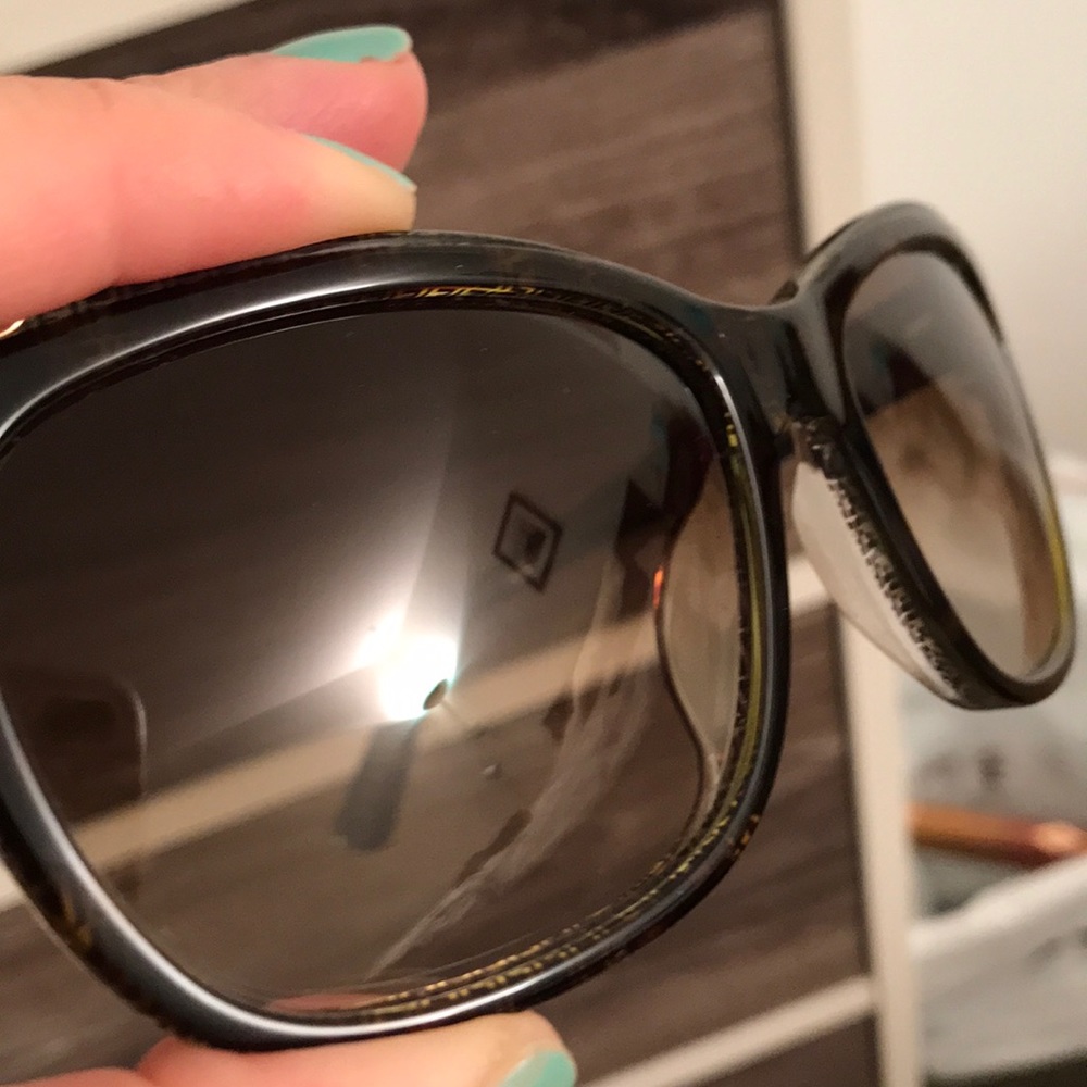 FENDI Sunglasses✨ - Picture 5 of 6